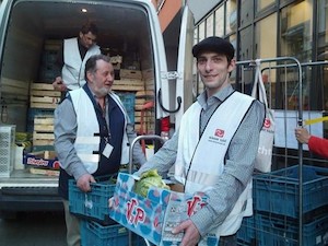 © Die Tafel Österreich/Thomas Topf / Ehrenamtliche liefern die Lebensmittel aus